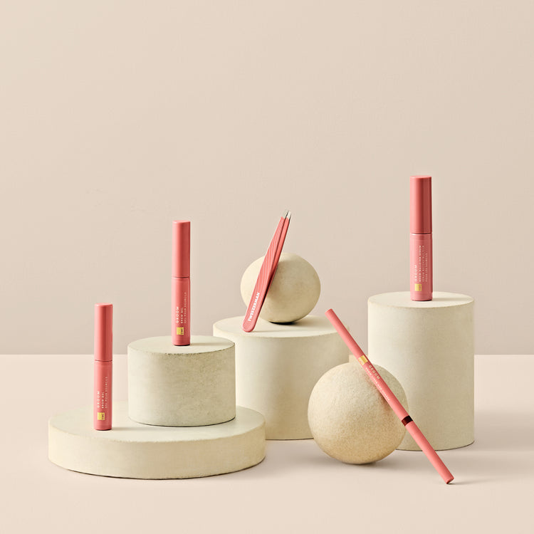 The EWC GROOM Collection, including the EWC x TWEEZERMAN Slant Tweezer